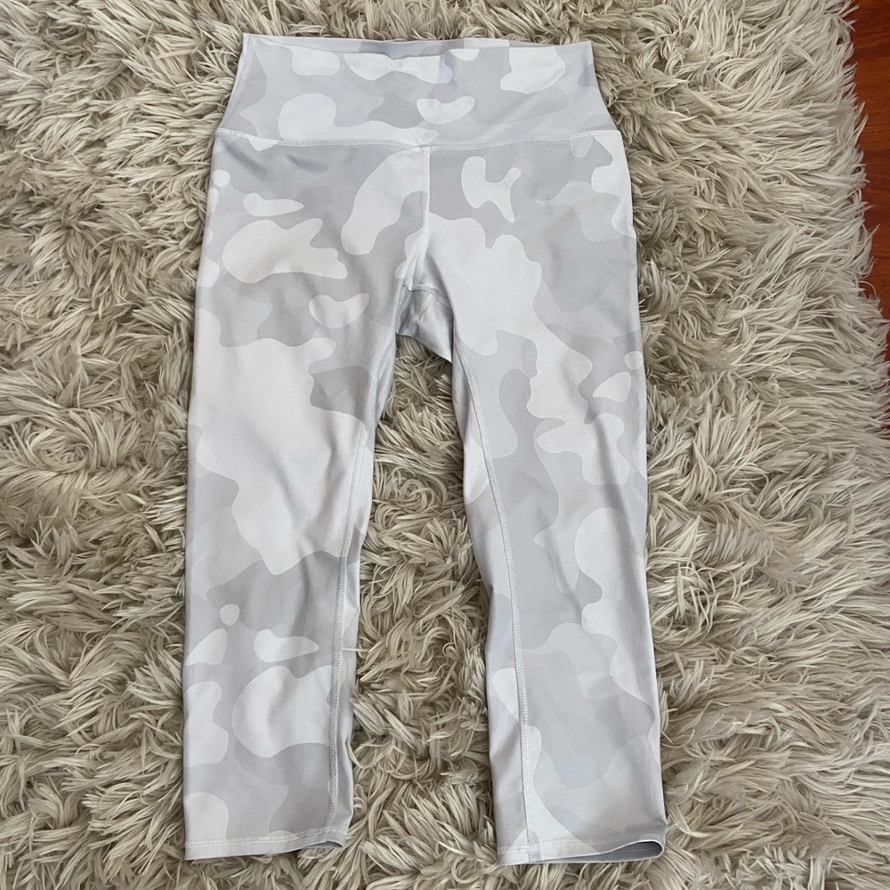 Camo crop leggings